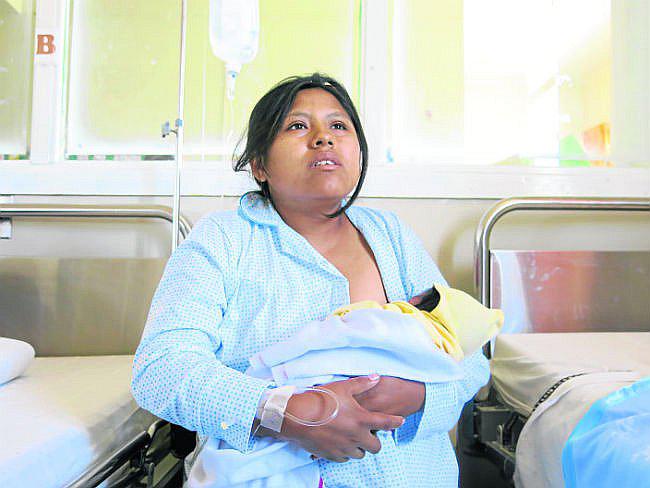 Arequipa: Primeriza de 18 años, está feliz con llegada de su hijo Amir 
