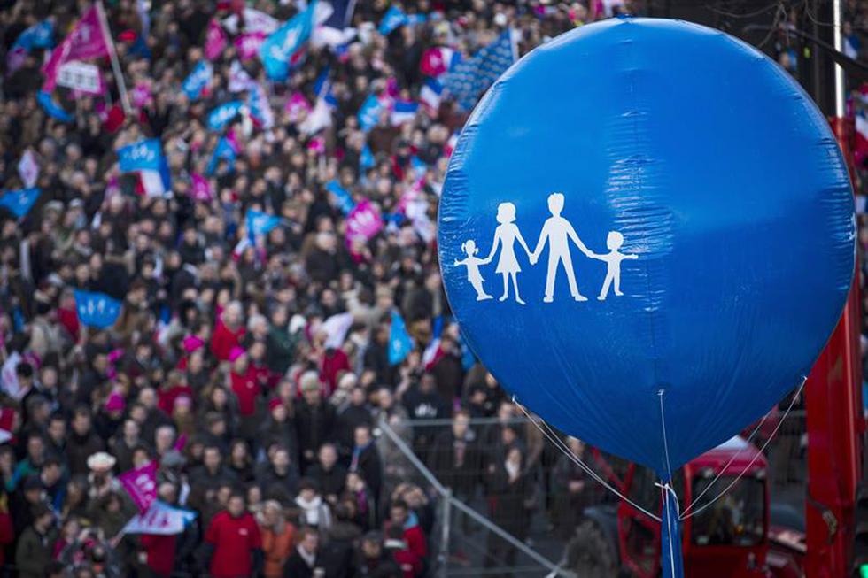 Francia: Decenas de miles de personas defienden en calles la familia tradicional