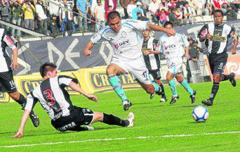 Acuña lo "marca" más que Sarita