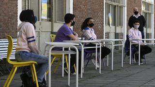 No más “chiques” o “tod@s” en Buenos Aires: maestros prohibidos de usar lenguaje inclusivo