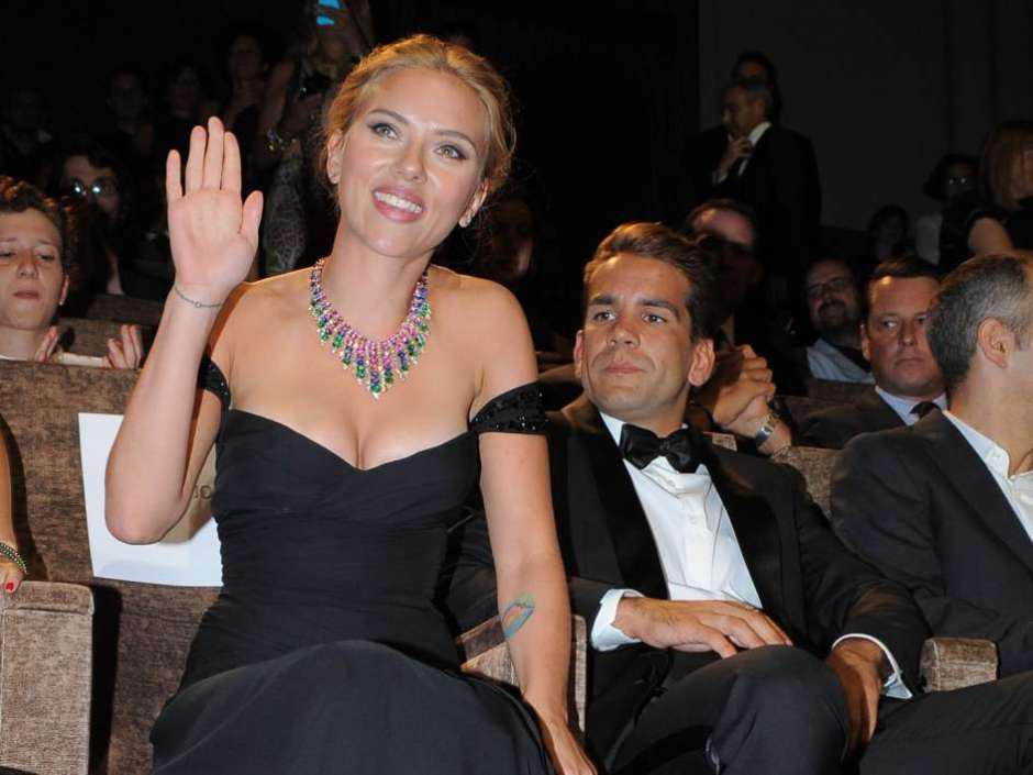 ​Scarlett Johansson se casa en secreto con Romain Dauriac