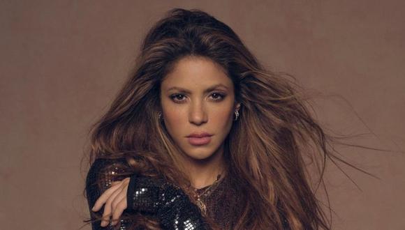 En el video musical de la canción “Monotonía”, Shakira recibe un disparo que le deja un agujero en el pecho y su corazón termina en el suelo (Foto: Shakira / Instagram)