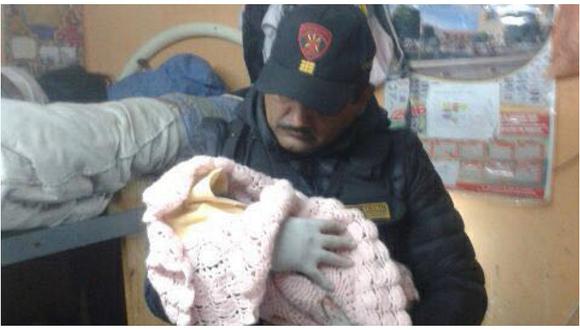 ​Policía atiende parto a la medianoche y trae al mundo un robusto bebé