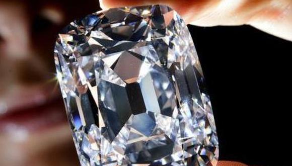 Subastan diamante 'perfecto' por USD $21 millones