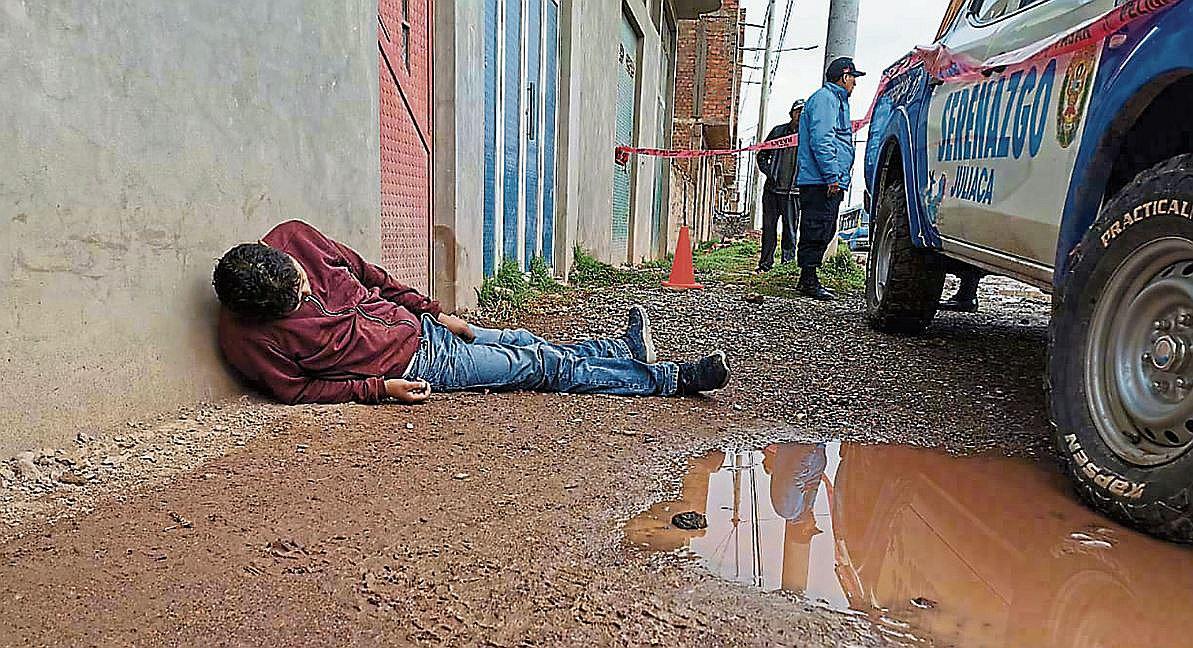 Hallan cadáver de joven en vía pública de Juliaca 