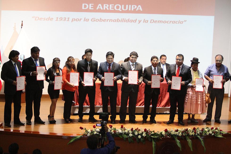 Entregan credenciales a 35 alcaldes electos de Arequipa e Islay (FOTOS)