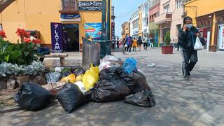 Trabajadores del Segat no recogen basura en el centro de Trujillo (FOTOS)