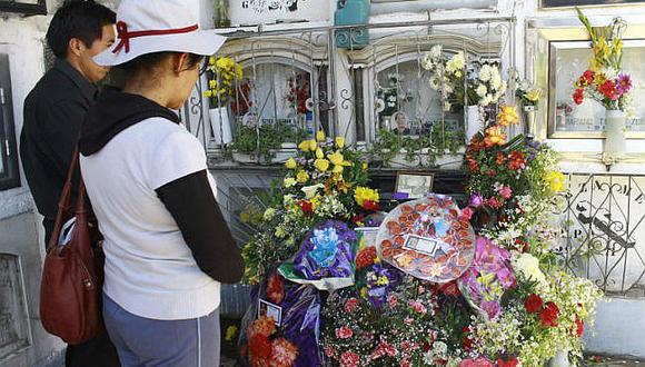 Flores solo permanecerán por 48 horas en cementerio