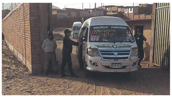 Delincuentes dejan una dinamita en la empresa de transportes “Luz Divina” y les exigen que paguen 40,000 soles.