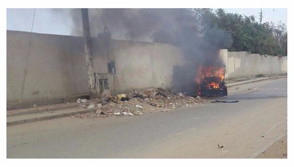 Trujillo: Hampones desmantelan y queman mototaxi 