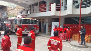Entregan uniformes antiflama para bomberos de Huancavelica