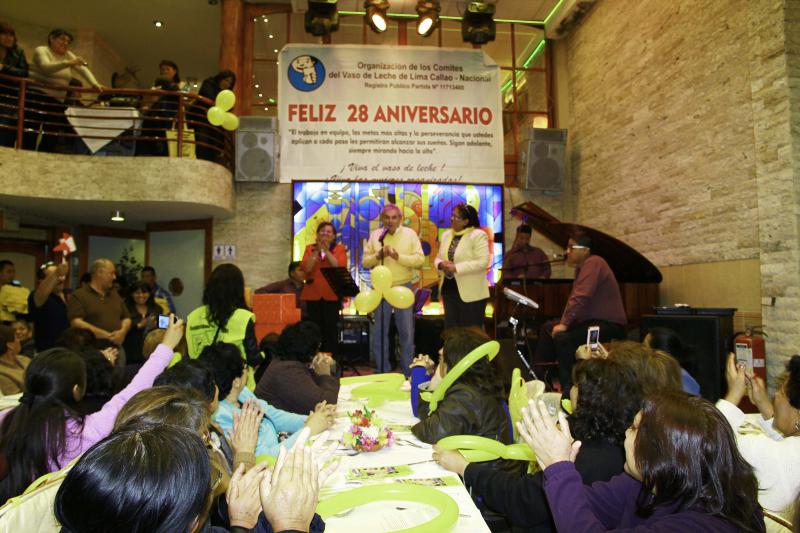 Castañeda plantea creación de la Casa del Vaso de Leche
