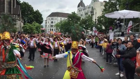 Facebook: danzantes de huaylarsh y shapish se lucen en Berlín (VIDEO)
