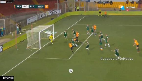 Gianluca Lapadula no pudo aprovechar una clara ocasión de gol en el Benevento vs. Pisa. (Foto: Captura Nativa)
