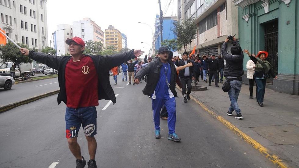 Keiko Fujimori: Se unen más simpatizantes fujimoristas y se generan disturbios afuera de Sala Penal | Galería 