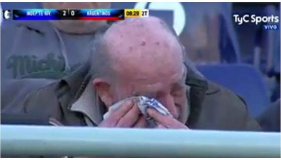 El emotivo llanto de un hincha de 94 años cuando su club se salva del descenso [VIDEO]