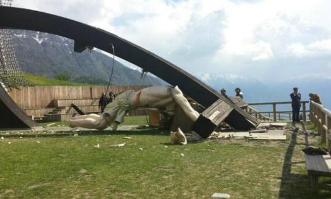 Italia: Muere joven tras derrumbe de una cruz dedicada a Juan Pablo II