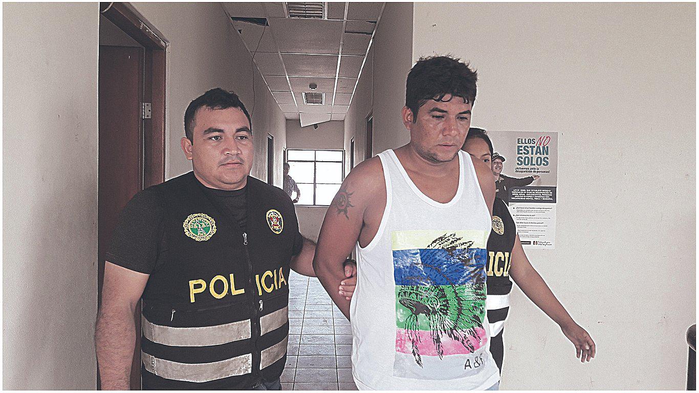 Hombre arrastra a mujer que se resistió a robo de su teléfono móvil