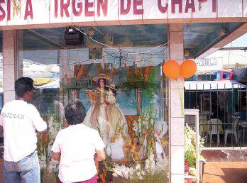 Reponen las lunas de altar de V. de Chapi