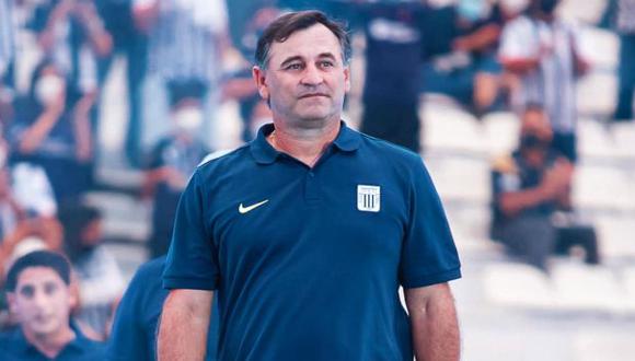 Carlos Bustos es entrenador de Alianza Lima por segundo año consecutivo. (Foto: Alianza Lima)