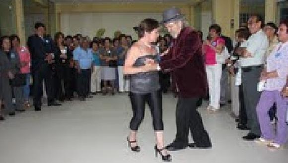 Clases gratuitas de tango para adultos mayores
