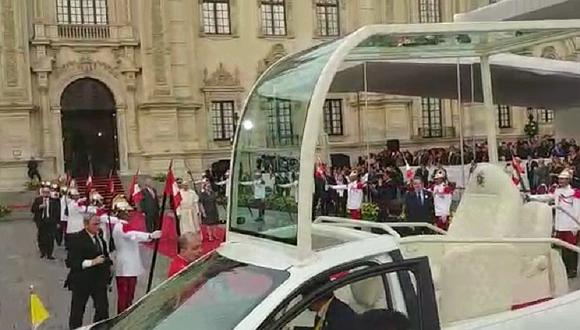 Papa Francisco salió de Palacio de Gobierno a ritmo de huayno de Jauja (VIDEOS)
