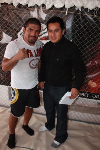 "Pitbull" no muerde y da clases de vale todo