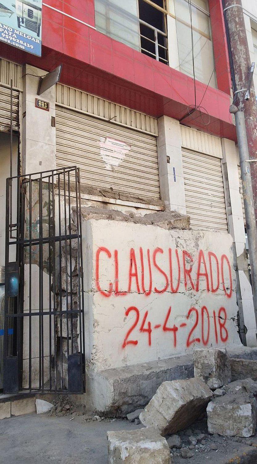 Local nocturno tapiado volvió a abrir su puerta