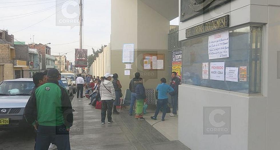 Tacna Tacna Padres se amanecen por vacantes en colegios primarios