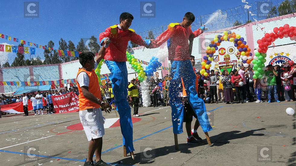 Desde penal de Huancayo, internos mandan mensajes de apoyo a Paolo Guerrero (VIDEO)