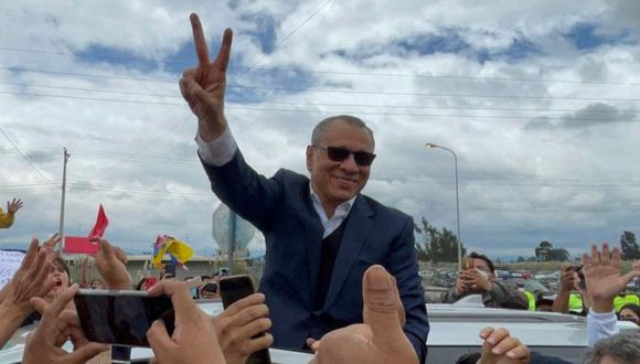 El exvicepresidente de Ecuador, Jorge Glas, sale de prisión en Latacunga, Ecuador, el 10 de abril de 2022. (Foto de Raquel Jordan / AFP)