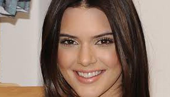 Kendall Jenner estrena nuevo look (Video)