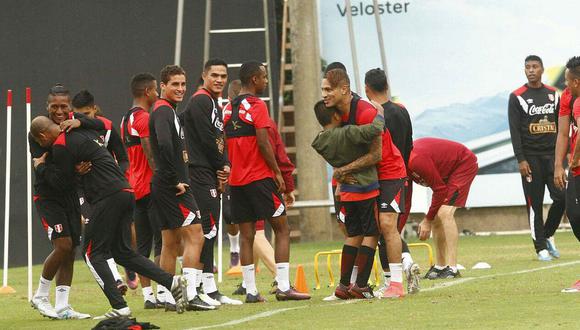 Selección Nacional: Niño burló seguridad para abrazar a Paolo Guerrero