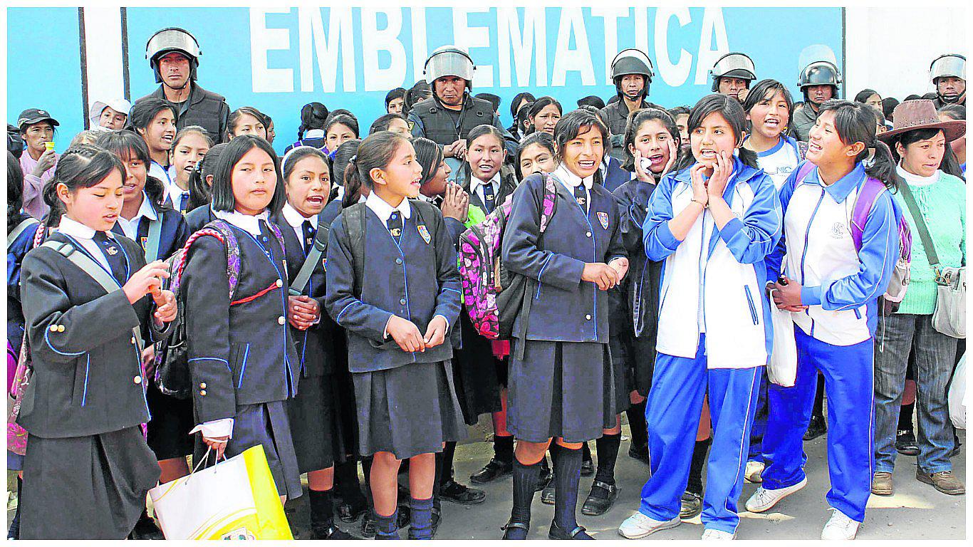 ​Jovencitas se quedanrán sin estudiar hasta el 24 de abril