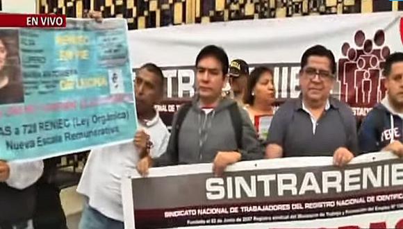Reniec: trabajadores realizan paro de 24 horas para exigir mejoras salariales