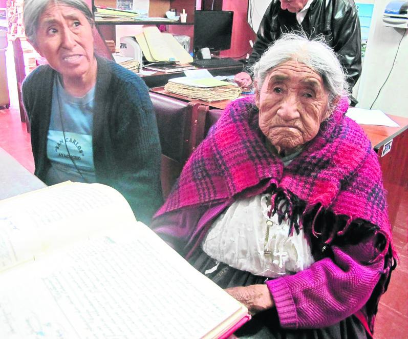 Mujer de 108 años fue a Archivo Regional en busca de testamento