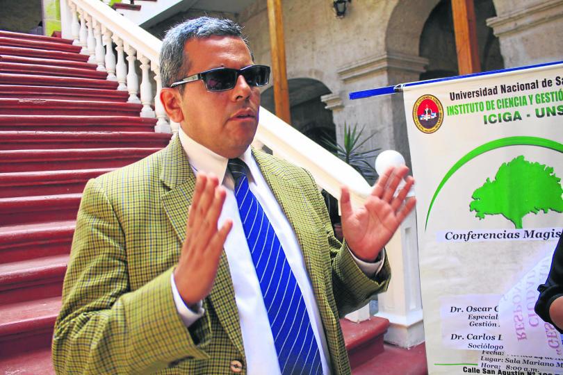 Especialista aclara que la "licencia social" no existe en Perú