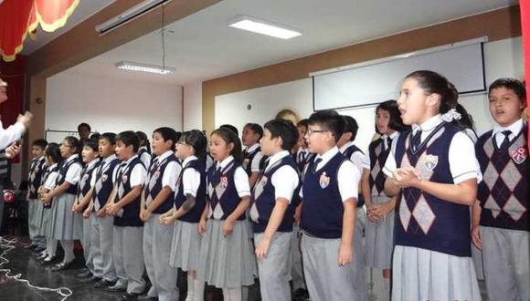 Cantan en honor a Daniel Alomía Robles