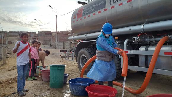 MVCS y Otass distribuyen agua potable gratuita a 750 000 habitantes de 10 regiones. (Foto: MVCS)