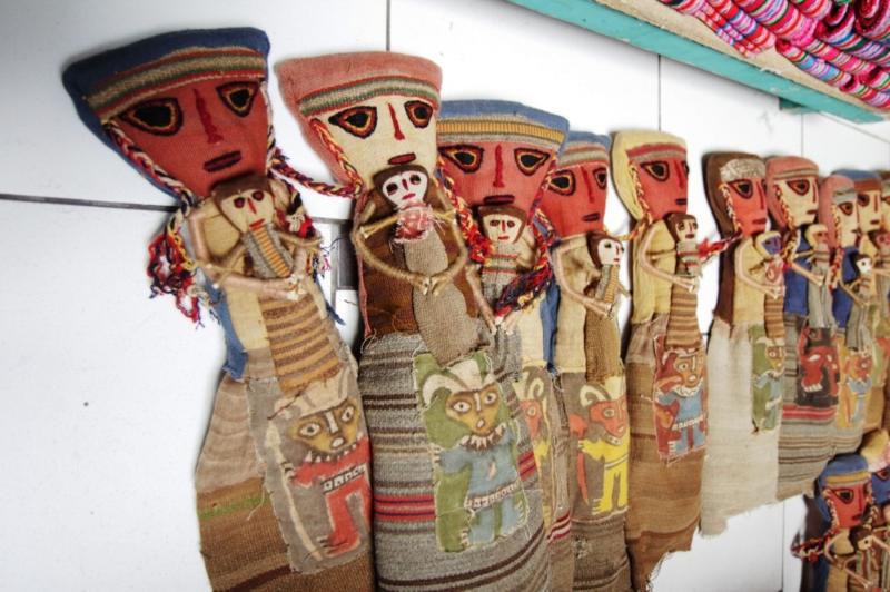 Incautan muñecas prehispánicas en centro artesanal de Pueblo Libre