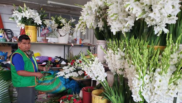 Vendedores de flores piden que los cementerios sean abiertos en el Día de Todos los Santos| Omar Cruz