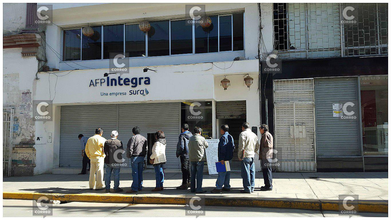 Huancayo: Así empezaron las colas para retirar fondos de AFPs