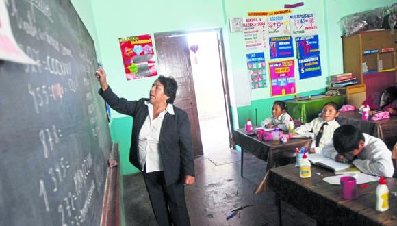 Ministro de Educación, Ricardo Cuenca, explicó que el retorno a clases será de manera voluntaria; es decir, los padres decidirán si desean mandar a sus menores hijos a los colegios. Añadió que el aforo será del 40% en las aulas,