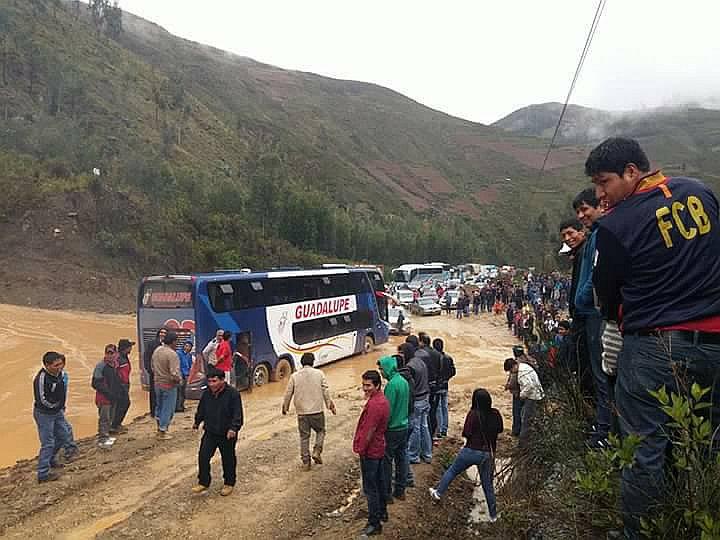 Huaico en San Rafael sigue restringiendo el pase en la carretera Central