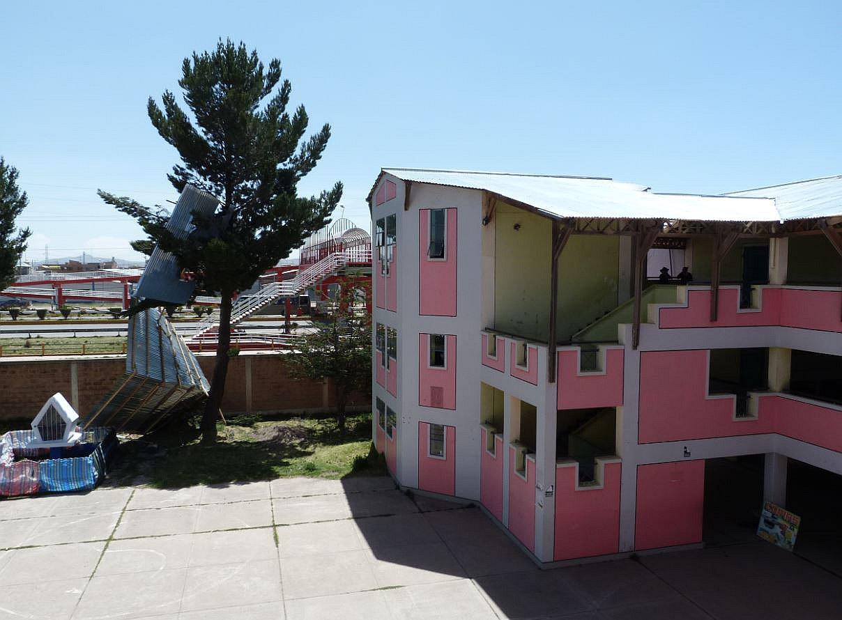 Vientos destechan biblioteca del colegio INA 91 de Juliaca