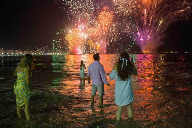 La emblemática ciudad brasileña de Río de Janeiro cerró el 2019 con un nuevo récord en su tradicional fiesta de Año Nuevo. (AFP)