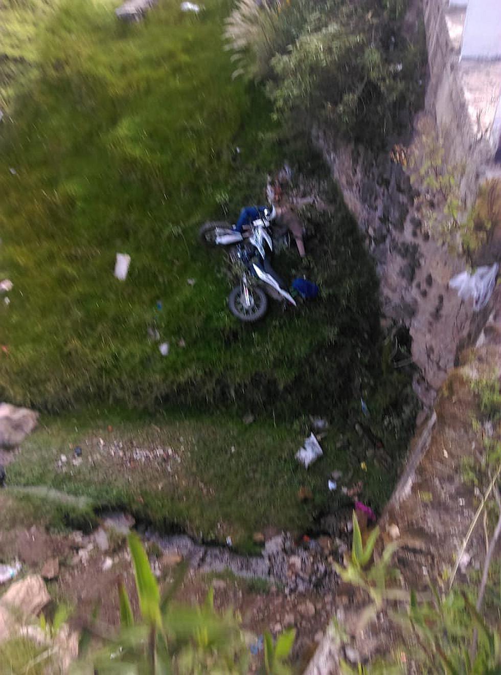 Tragedia: Piloto de motocicleta muere tras despistarse y caer a pendiente