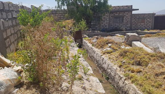 Buscan a familiares de fallecido en canal de riego en Uchumayo 
