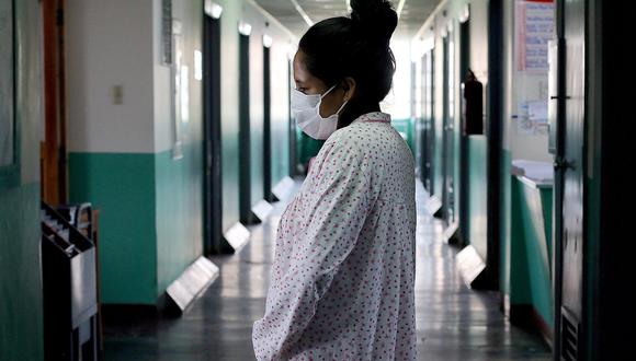 Nacer en tiempos de pandemia: portadoras de COVID-19 dan a luz bebés completamente sanos (FOTOS)