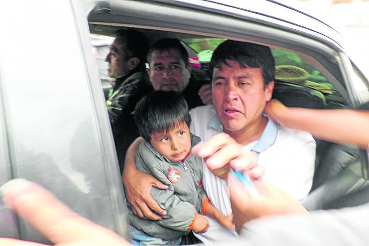 Dejan la cárcel en medio de lágrimas